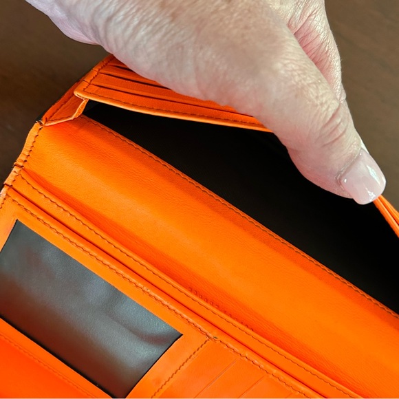 *AUTHENTIC*GUCCI GG SUPREME MONOGRAM ORANGE HEART WALLET - Picture 11 of 15